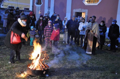 Ünnepi karácsonyi szentmisét és liturgiát tartanak a Szerb Ortodox templomban